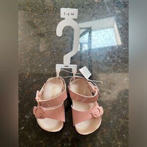 NWT Old Navy sandals 3-6 months